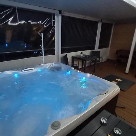 ז'שוב Apartament - Jacuzzi מראה חיצוני תמונה