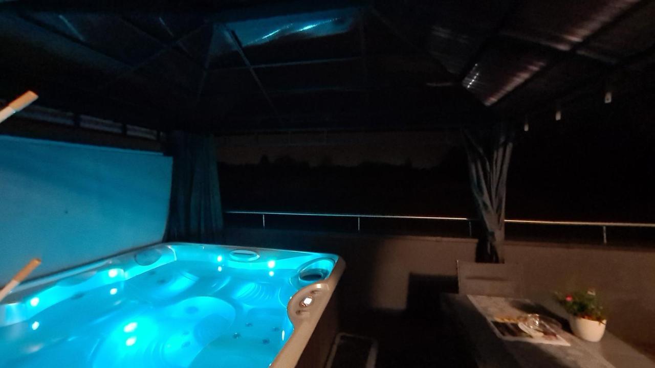 ז'שוב Apartament - Jacuzzi מראה חיצוני תמונה
